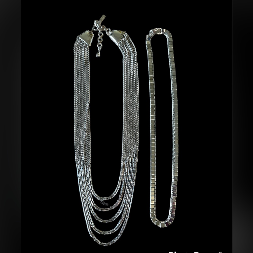Monet Chained Necklaces 2 20$